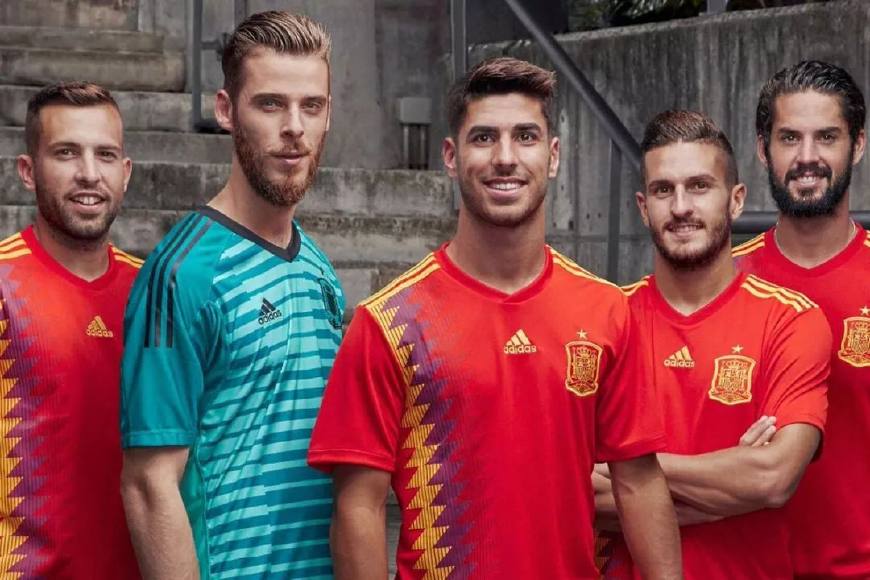  蓝黑军团逆境翻盘显底蕴  